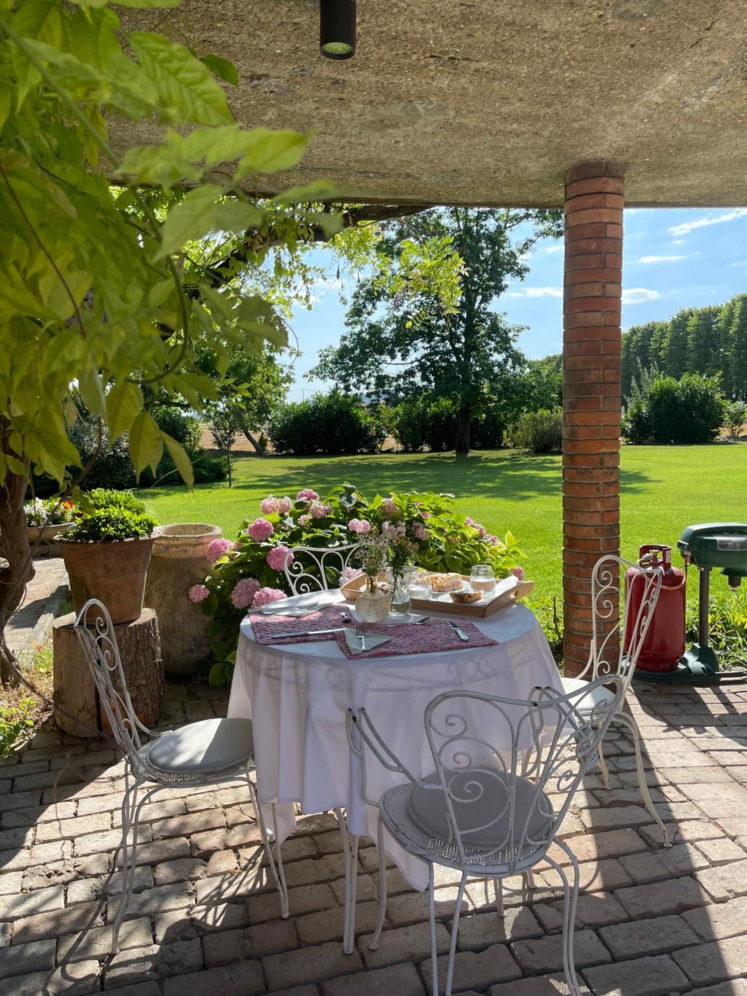 Tenuta Pizzone Wine Resort Rivanazzano Terme Luaran gambar